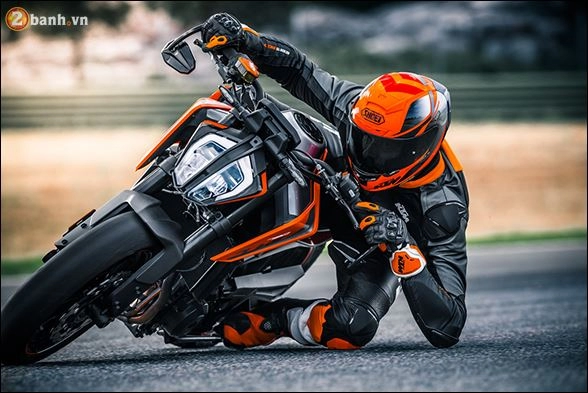 Ktm 790 duke 2018 đã xuất hiện tại triển lãm eicma 2017 tổ chức tại milan italy