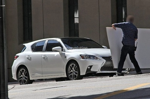 Lexus ct 200h 2014 băt đâu cho chay thư