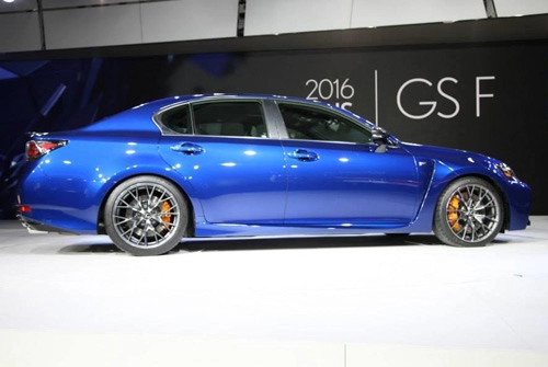 Lexus gs f trình làng bmw m6 hãy dè chừng