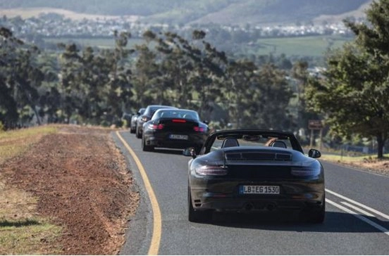 Lộ động cơ mẫu porsche 911 carrera mới