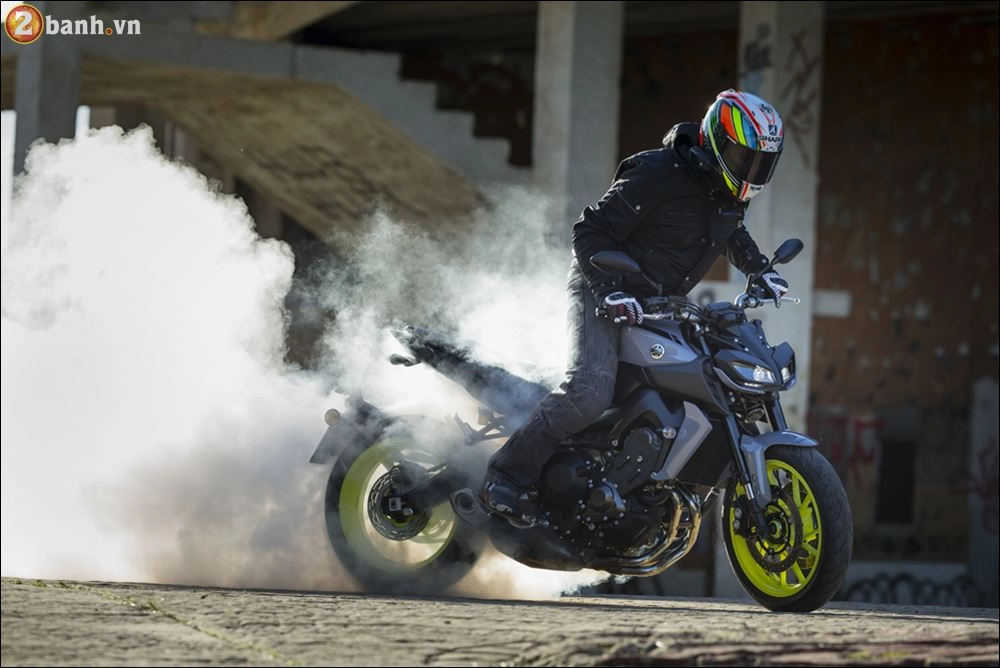 Lựa chọn nào giữa nakedbike yamaha mt-09 vs kawasaki z900