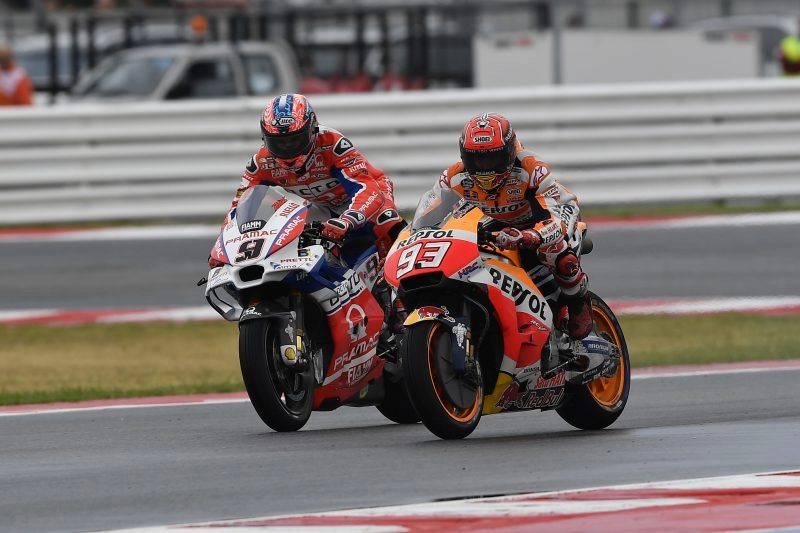 Marc marquez chiến thắng đầy kịch tính trong chặng 13 motogp 2017