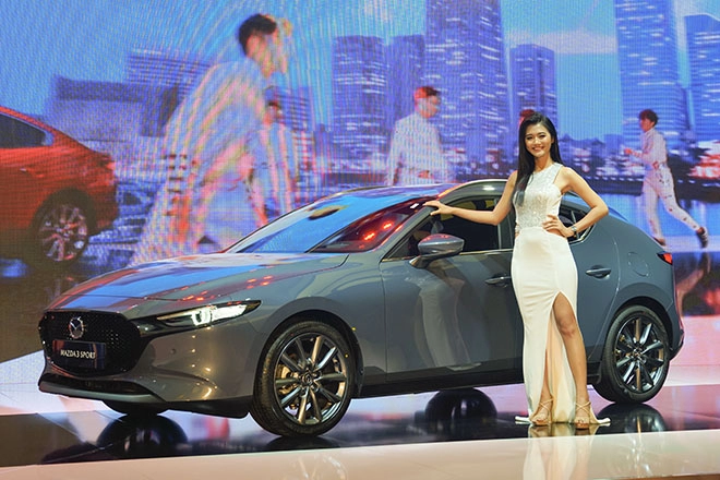 Mazda viêt nam thưc hiên câp nhât va kiêm tra phân mêm 300 xe madza3 all new