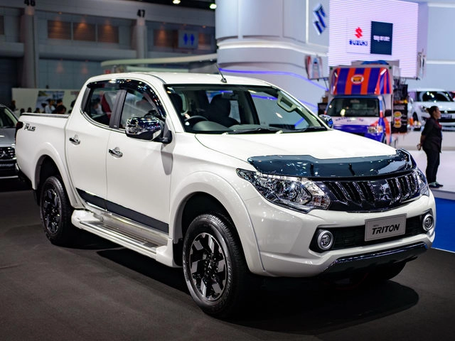 Mitsubishi triton plus giá chỉ từ 311 triệu đồng