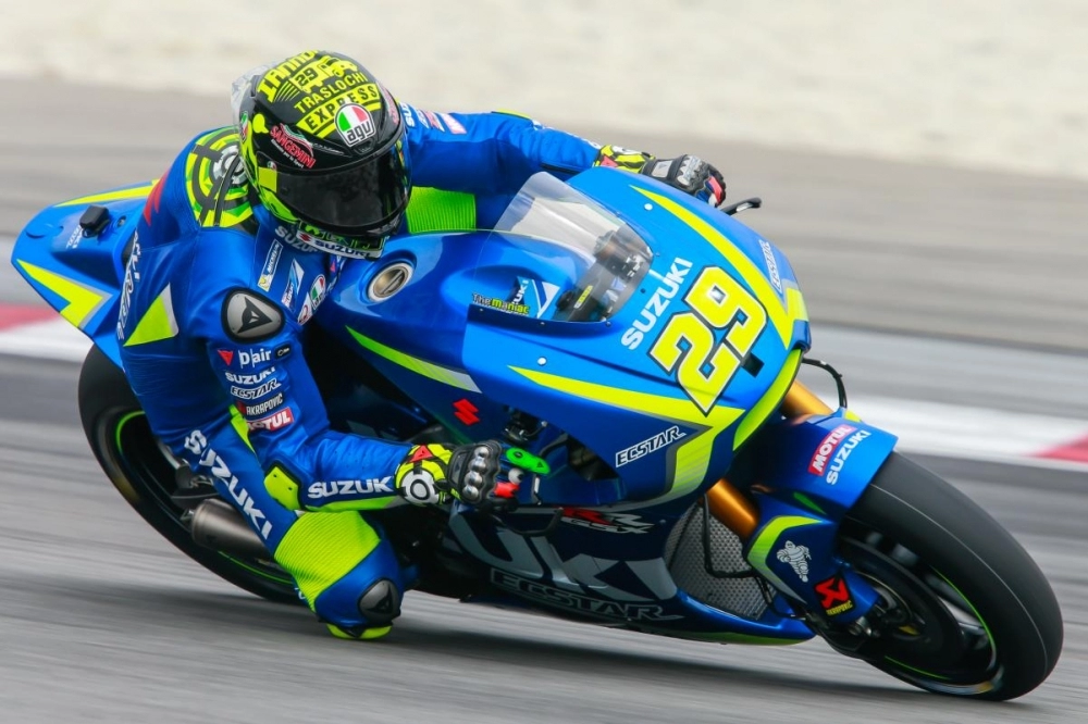 Motogp andrea iannone đã có sự khởi đầu khả quan với suzuki trong năm mới