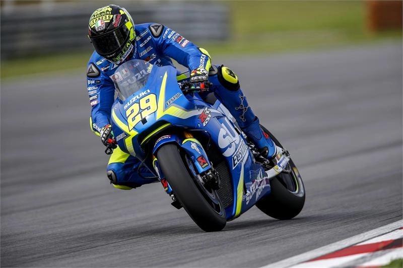 Motogp andrea iannone đã có sự khởi đầu khả quan với suzuki trong năm mới