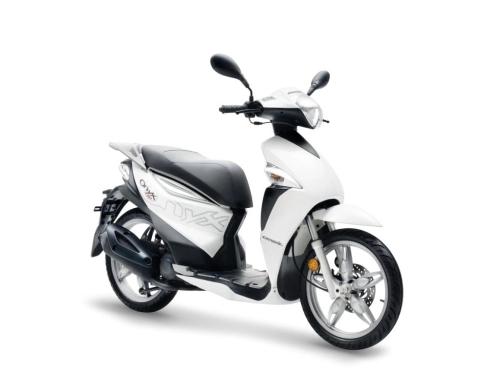  những mẫu scooter 50 phân khối bánh lớn thú vị 