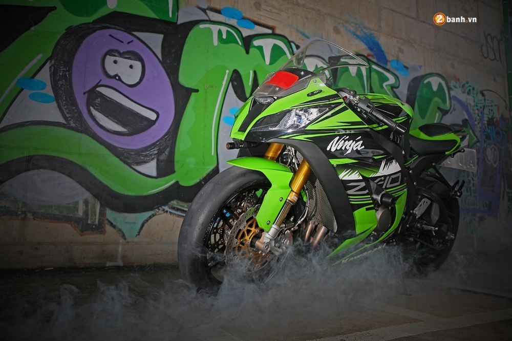 Ninja zx-10r ảo diệu trong bức ảnh sương khói huyền bí