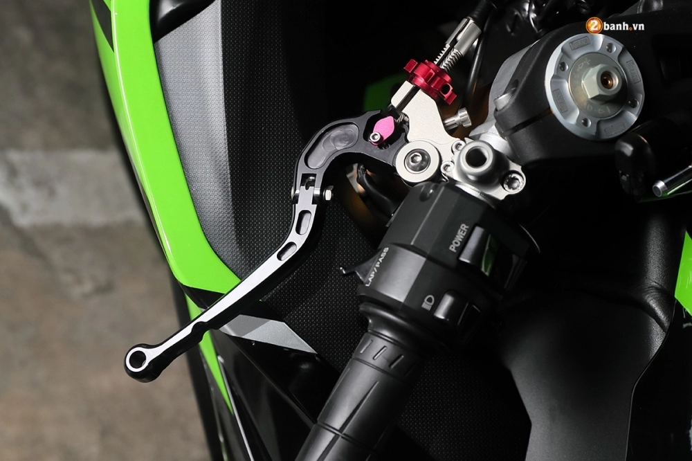 Ninja zx-10r ảo diệu trong bức ảnh sương khói huyền bí