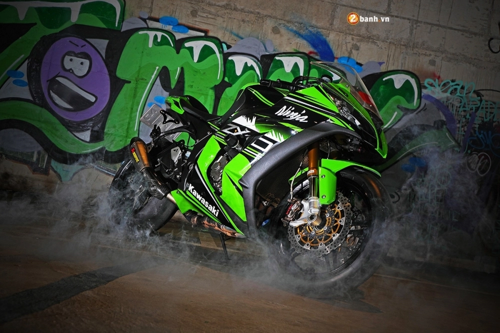 Ninja zx-10r ảo diệu trong bức ảnh sương khói huyền bí