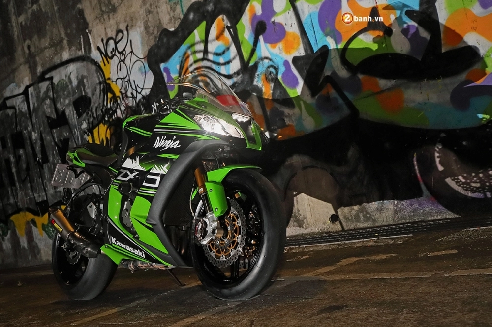 Ninja zx-10r ảo diệu trong bức ảnh sương khói huyền bí