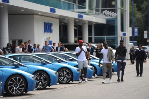 Ông chủ leicester city thưởng 19 xe bmw i8 cho các cầu thủ