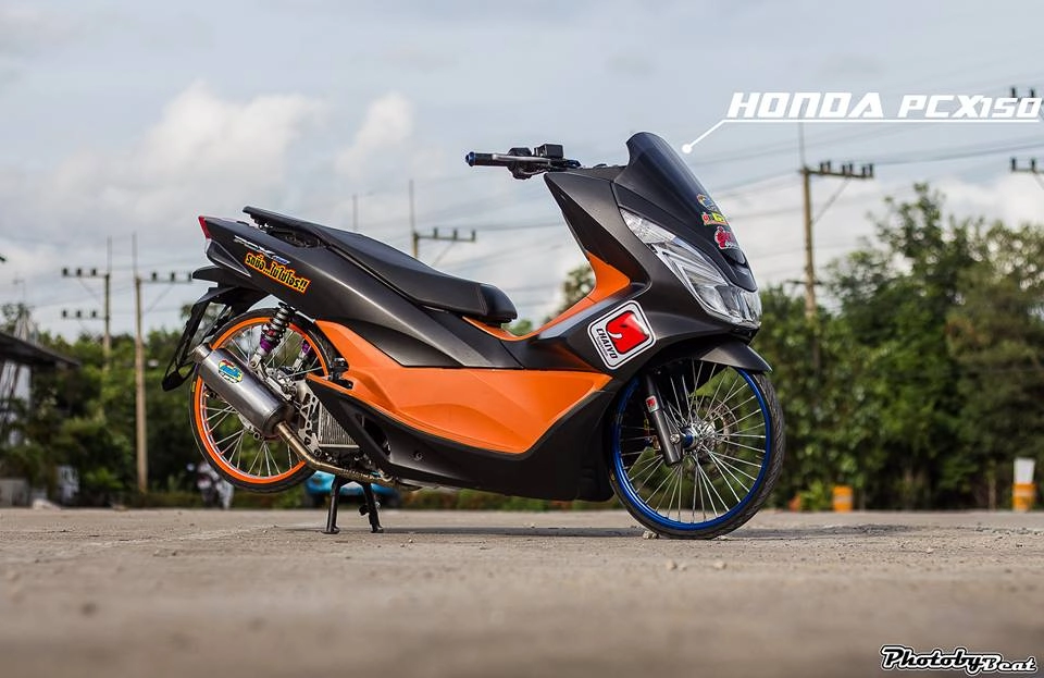 Pcx 150 độ đôi chân teo nhỏ với phong cách chạy sân của biker thái