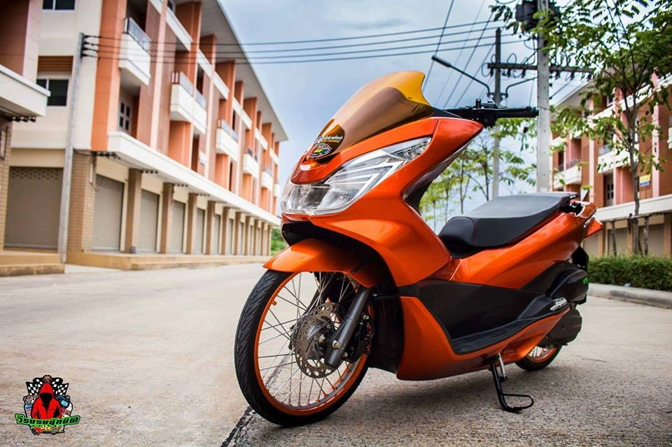 Pcx 150 độ giản đơn với tone màu cam siêu mát của dân chơi thái