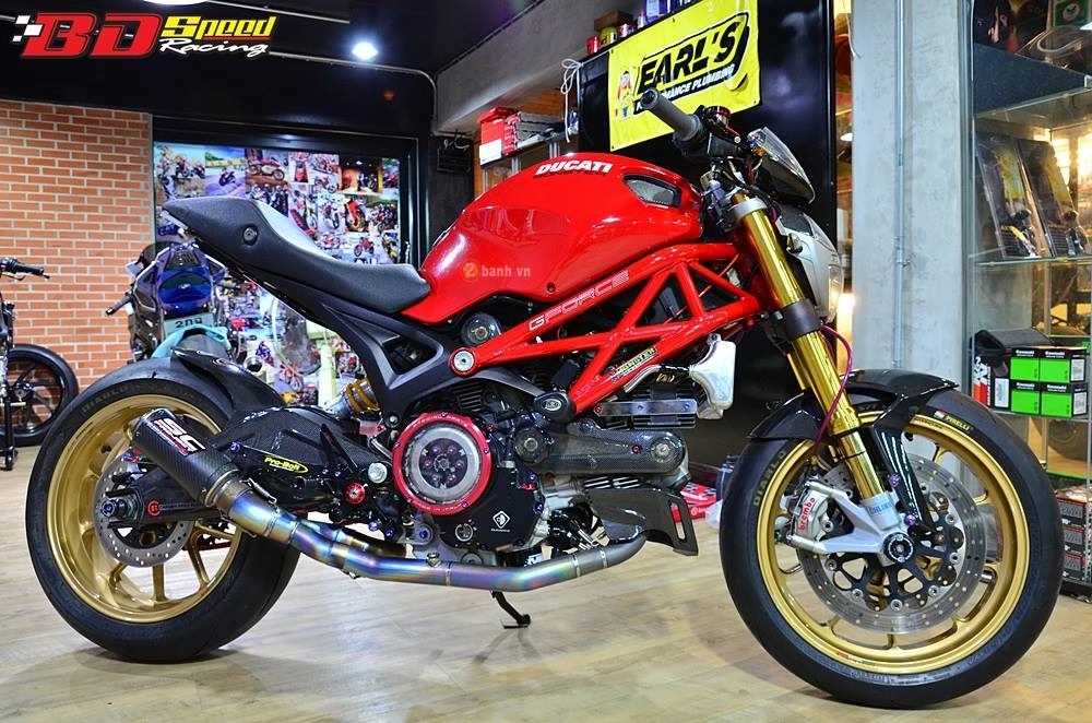 Phiên bản hàng hiệu đậm chất chơi với ducati monster 795