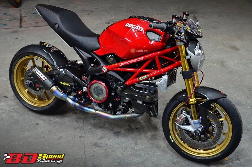 Phiên bản hàng hiệu đậm chất chơi với ducati monster 795