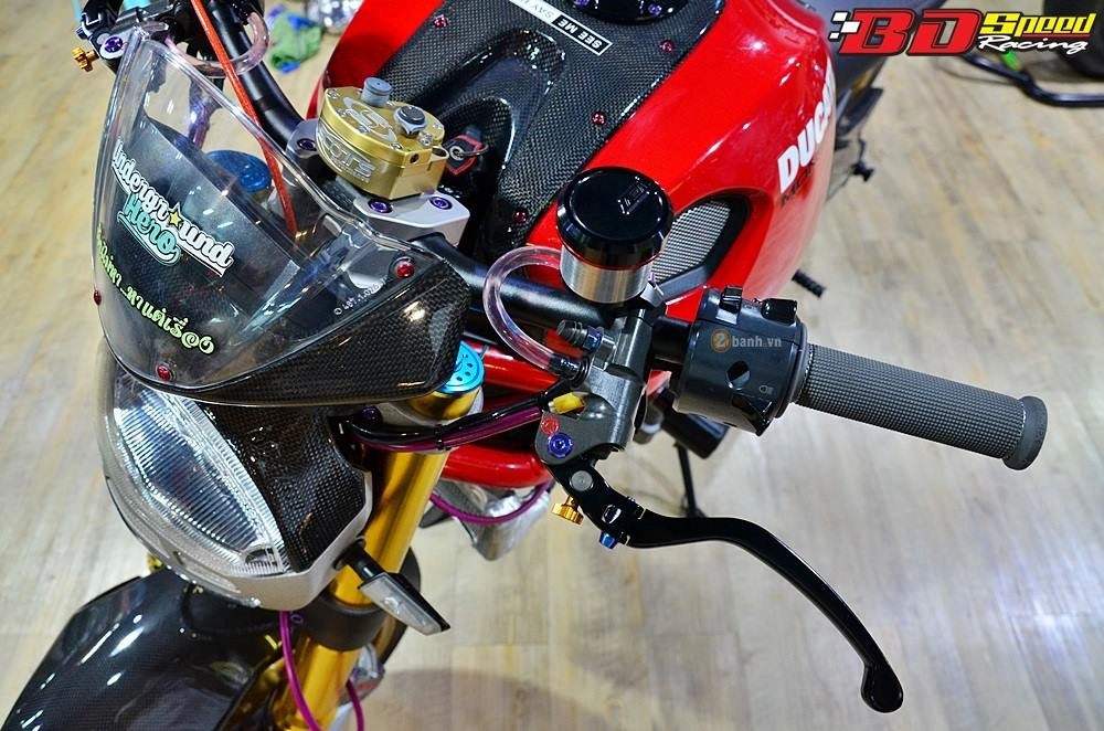 Phiên bản hàng hiệu đậm chất chơi với ducati monster 795