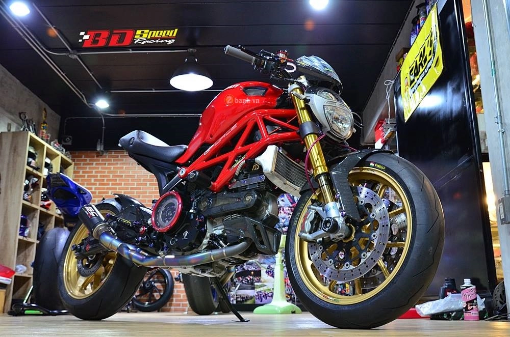 Phiên bản hàng hiệu đậm chất chơi với ducati monster 795