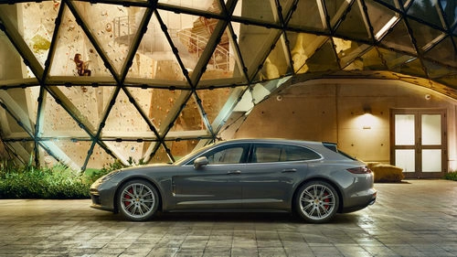 Porsche panamera sport turismo giá từ 54 tỷ đồng ở việt nam