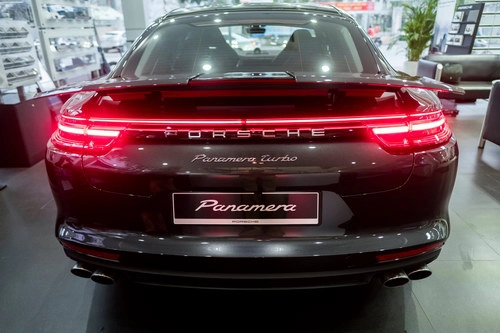 Porsche panamera turbo giá 12 tỷ đồng tại việt nam