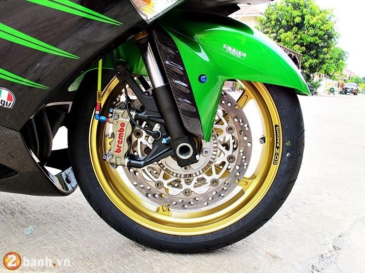 Quái vật đường trường - kawasaki ninja zx-14r đẹp hút hồn trong bản độ siêu khủng