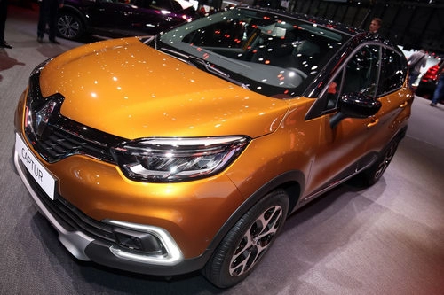 Renault captur 2017 đối thủ của toyota c-hr