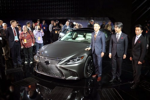 Sedan hạng sang lexus ls 2018 lột xác toàn diện