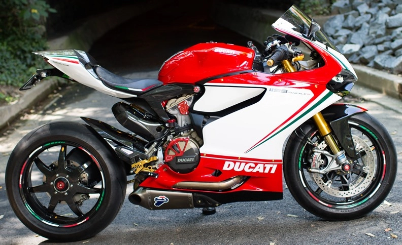 Siêu mẫu ducati 1199 panigale s với đồ chơi hàng trăm triệu