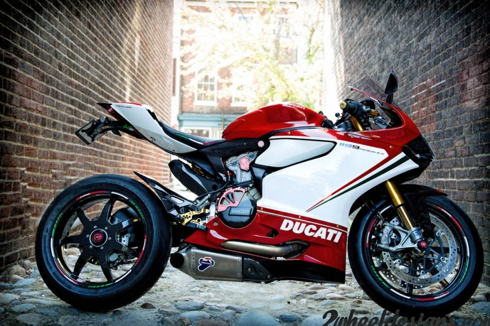 Siêu mẫu ducati 1199 panigale s với đồ chơi hàng trăm triệu