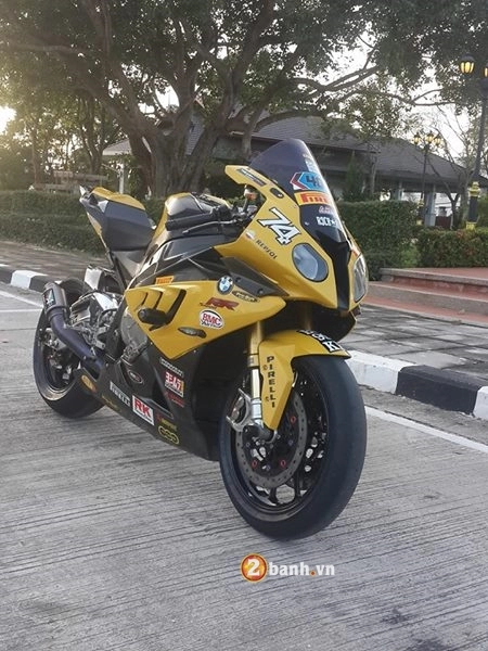 Siêu mô tô bmw s1000rr nổi loạn cùng tông màu vàng phá cách