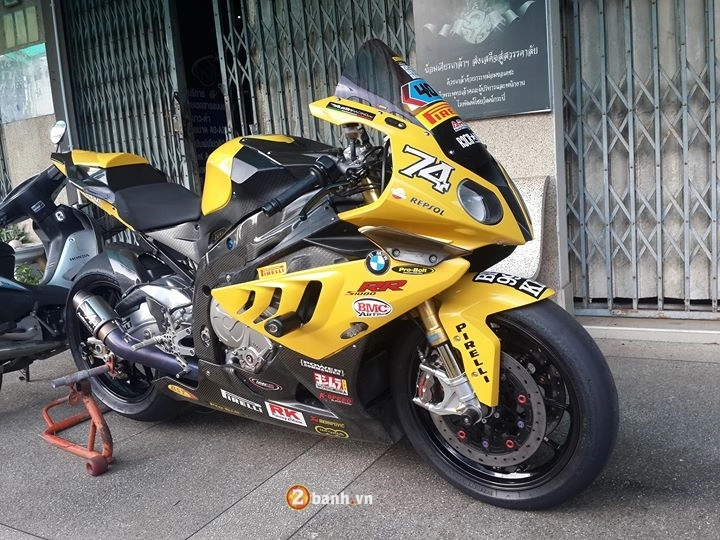 Siêu mô tô bmw s1000rr nổi loạn cùng tông màu vàng phá cách