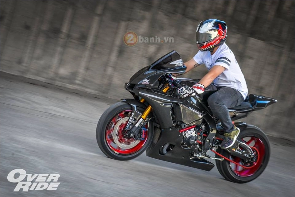 Siêu phẩm full carbon fiber yamaha r1 trong loạt ảnh đầy lôi cuốn