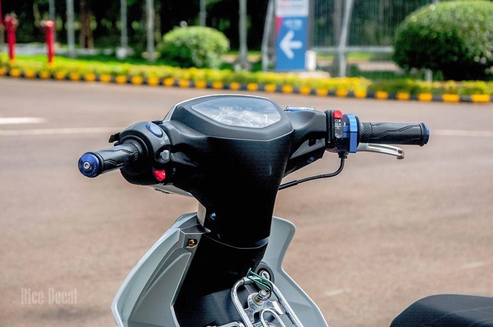 Sirius độ bộ cánh trắng cam thể thao của chàng biker 47