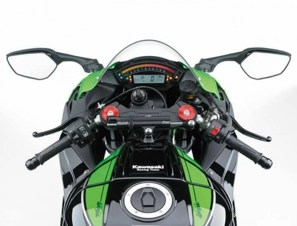 So sánh 2 siêu mô tô kawasaki zx-10r và honda cbr 1000rr 2017