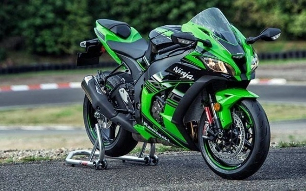 So sánh 2 siêu mô tô kawasaki zx-10r và honda cbr 1000rr 2017