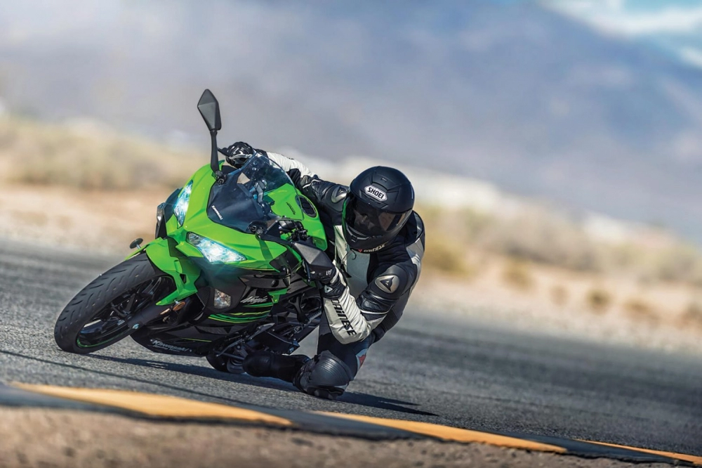 So sánh kawasaki ninja 400 2018 và ktm rc390