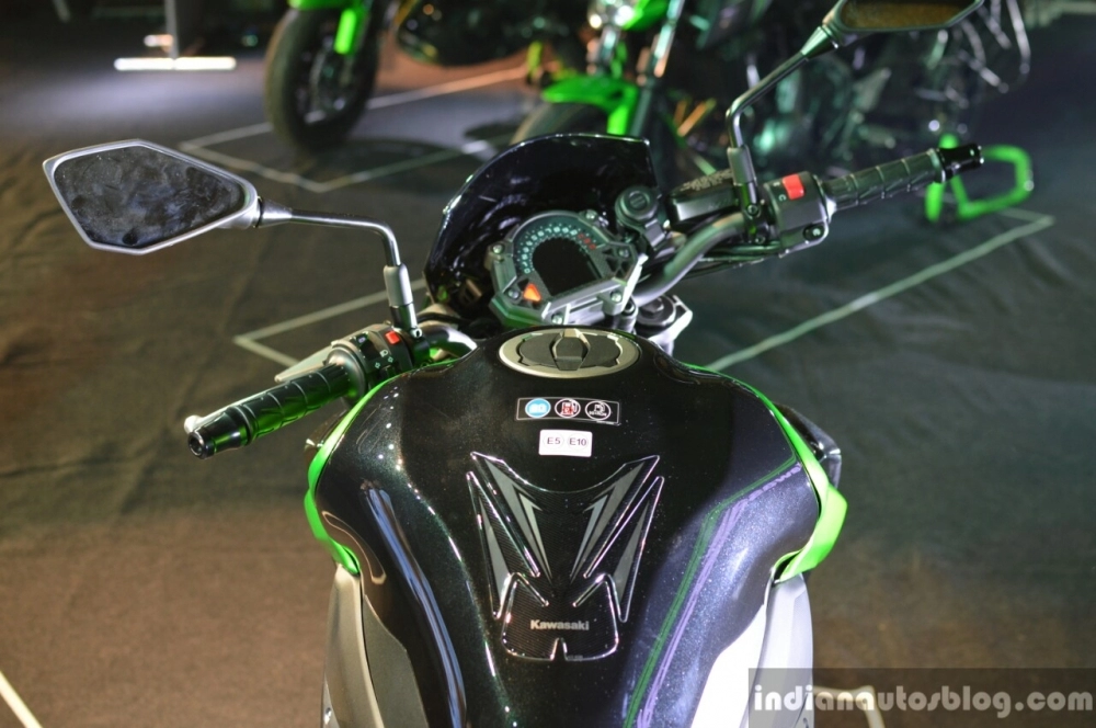 So sánh thông số kỹ thuật giữa kawasaki z900 vs triumph street triple rs