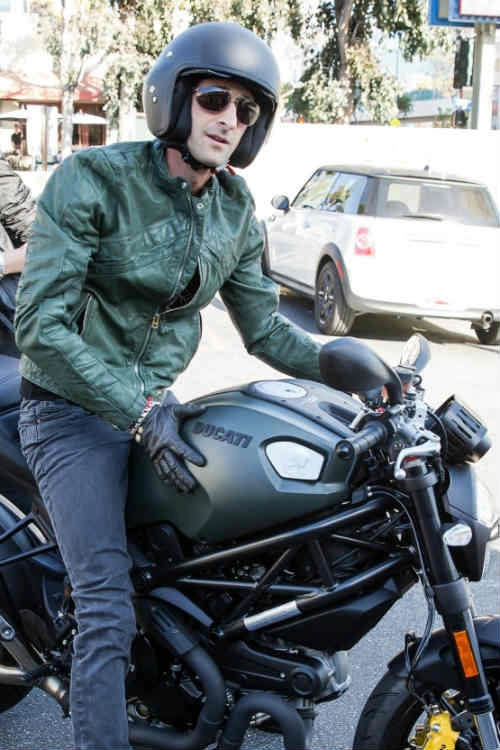 Soi con quỷ ducati monster của tài tử adrien brody