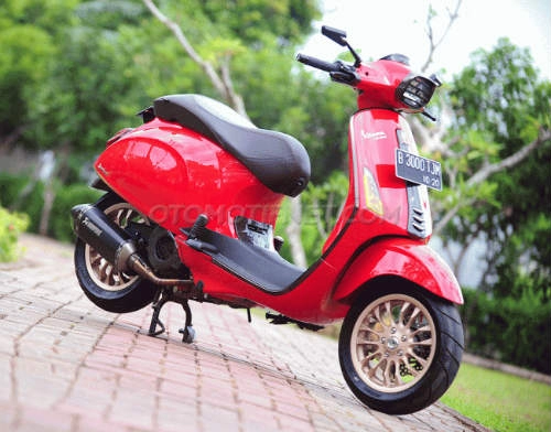 Soi vespa sprint 3v ie độ của dân chơi xứ vạn đảo