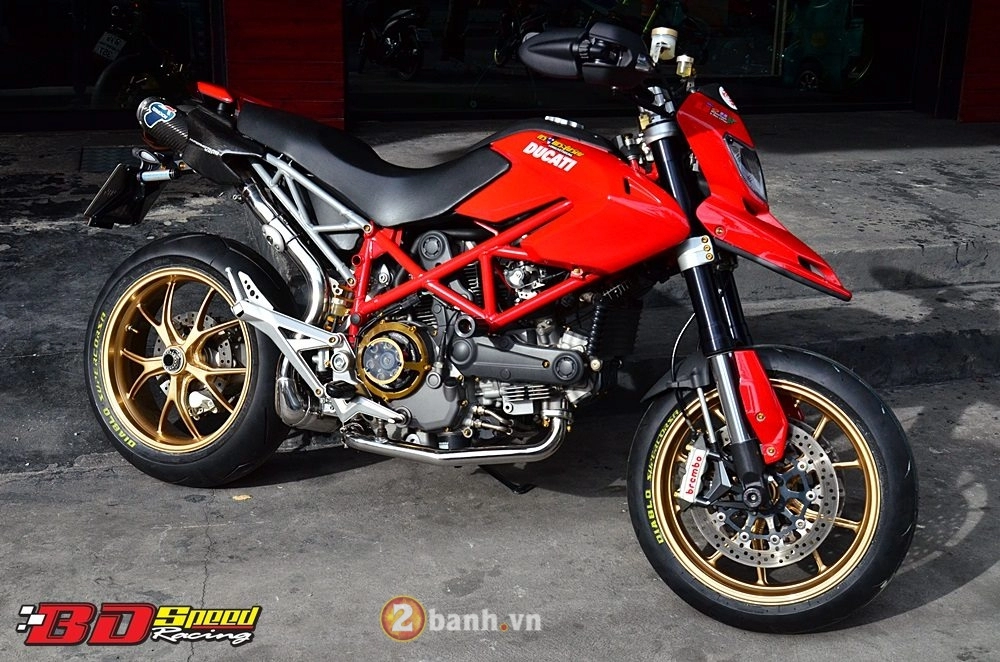 Sự hoàn chỉnh đầy uy lực từ ducati hypermotard 1100