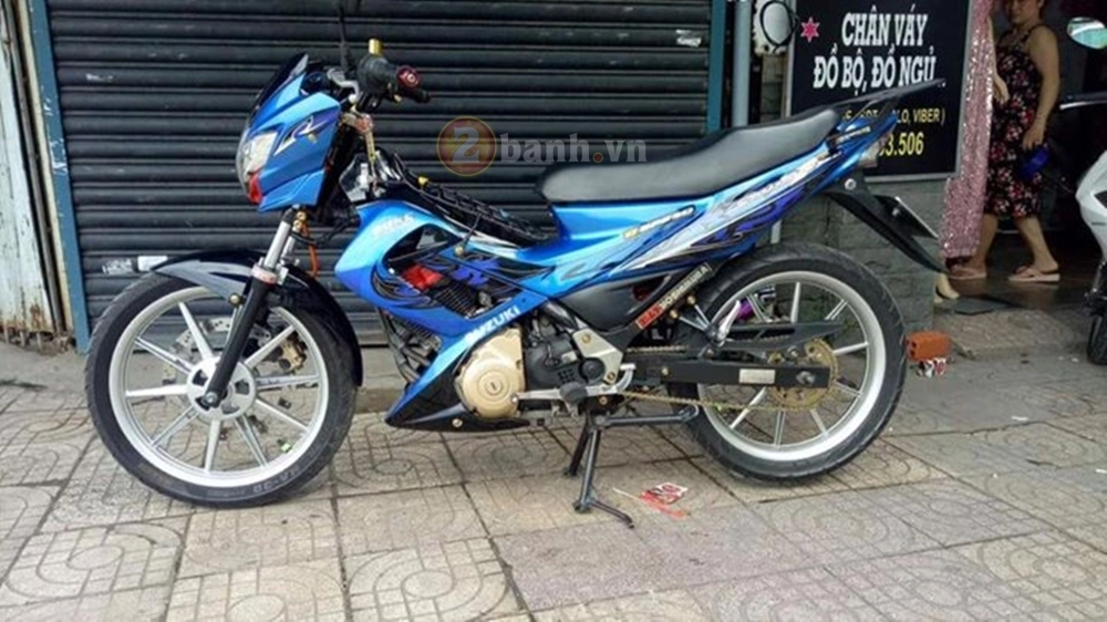 Suzuki belang mang vài món ăn chơi