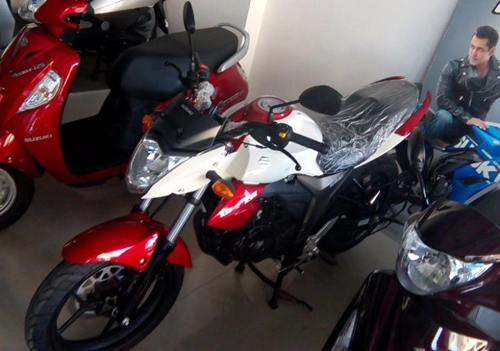  suzuki gixxer phiên bản mới giá gần 1340 usd 