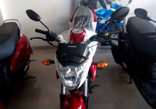  suzuki gixxer phiên bản mới giá gần 1340 usd 