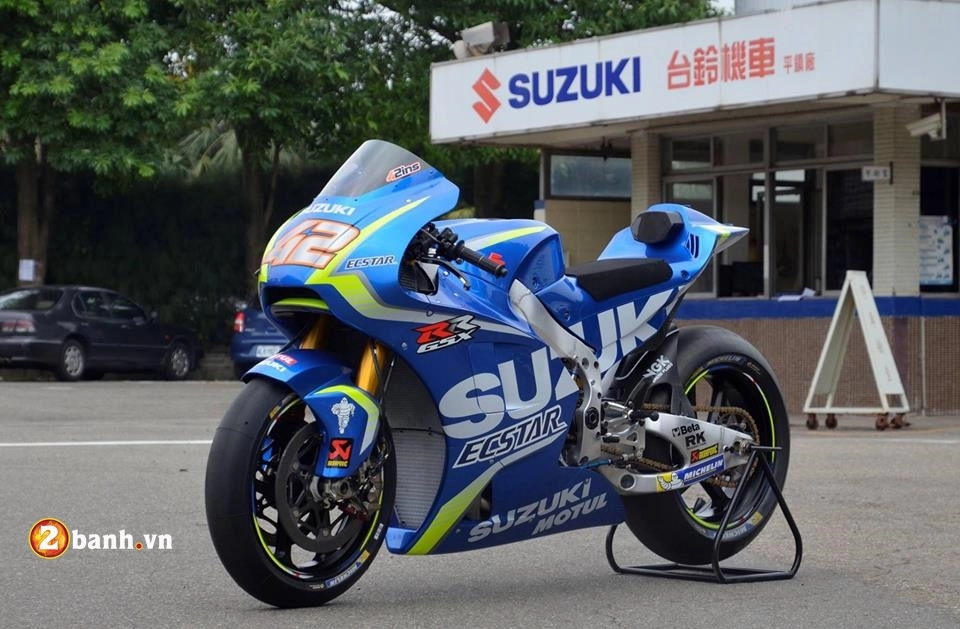 Suzuki gsx-rr cực ngầu trong bản chạy sân ecstar