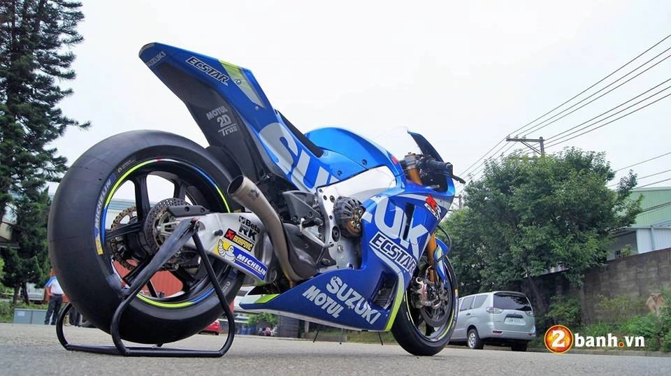 Suzuki gsx-rr cực ngầu trong bản chạy sân ecstar