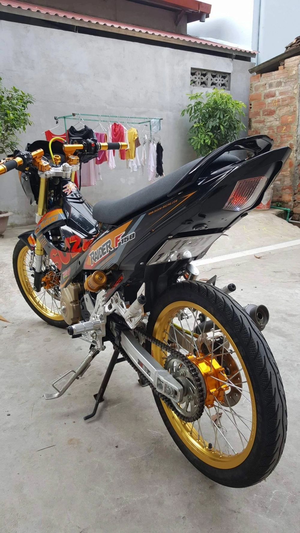 Suzuki raider đầy nổi bật trong version racingboy