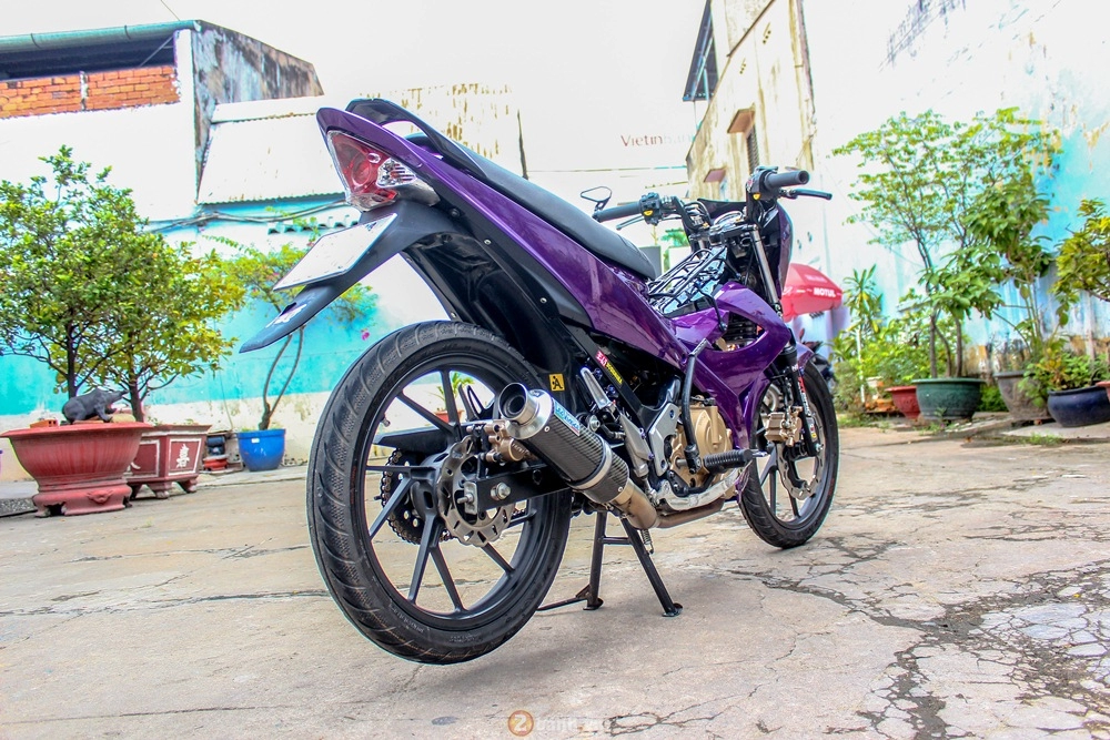 Suzuki raider lột xác với tone màu deep violet tại showroom 2banhvn