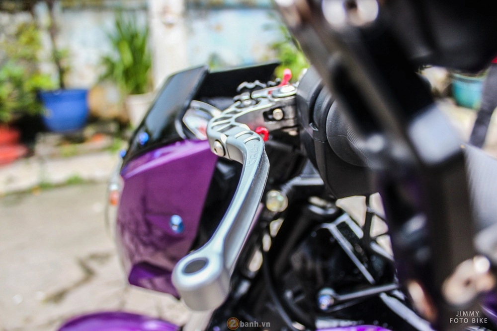 Suzuki raider lột xác với tone màu deep violet tại showroom 2banhvn