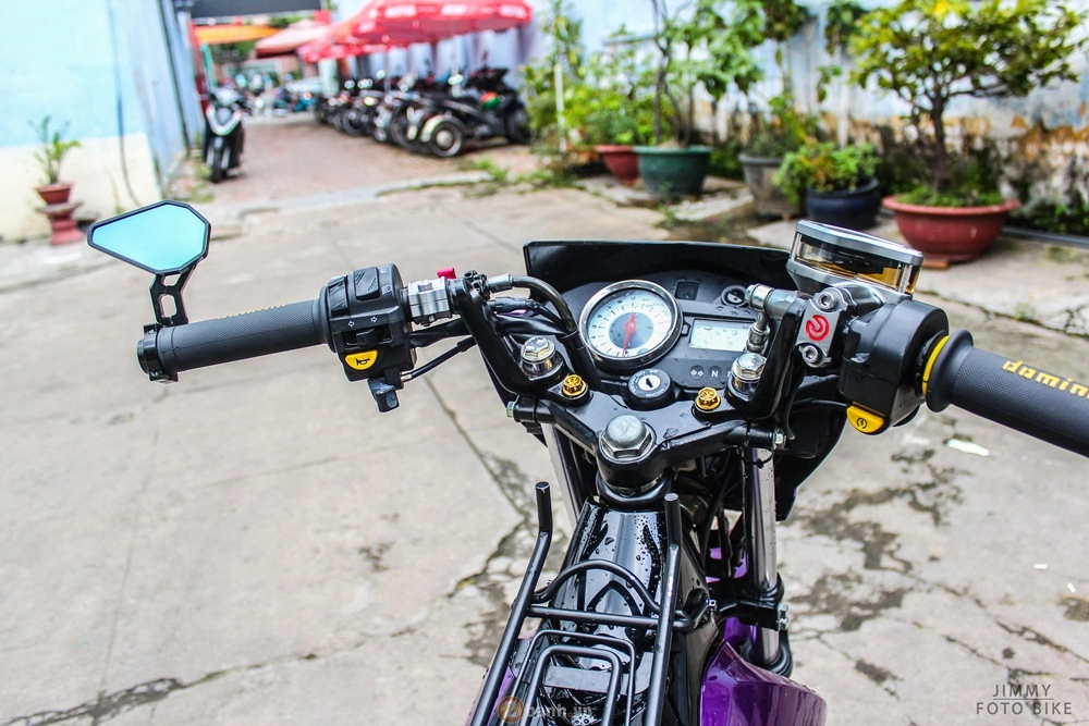 Suzuki raider lột xác với tone màu deep violet tại showroom 2banhvn