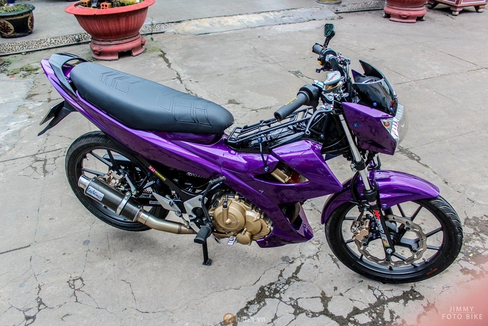 Suzuki raider lột xác với tone màu deep violet tại showroom 2banhvn